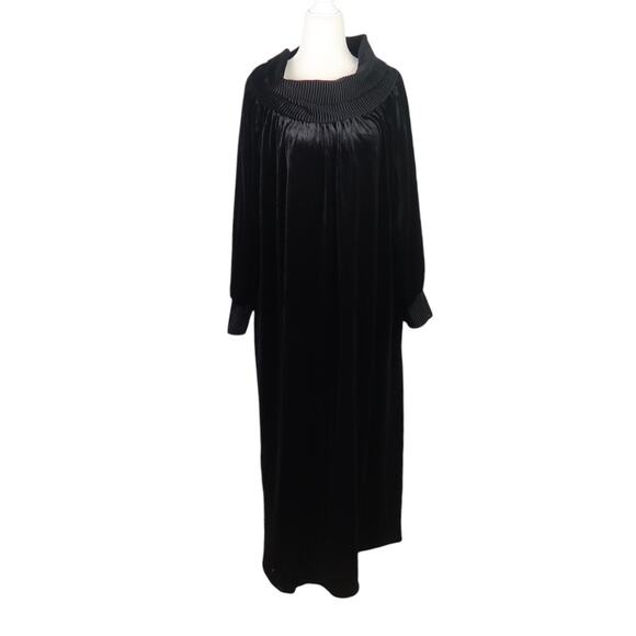 Vintage 80s Lisanne black velvet long sleeve maxi nightgown dress L